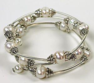 Náramek perly točený