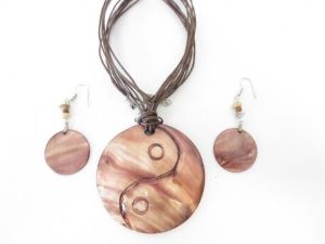 Náhrdelník a náušnice z mušlí Jin Jang