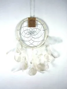 Lapač snů bílý s kolečky z mušlí 16 cm 