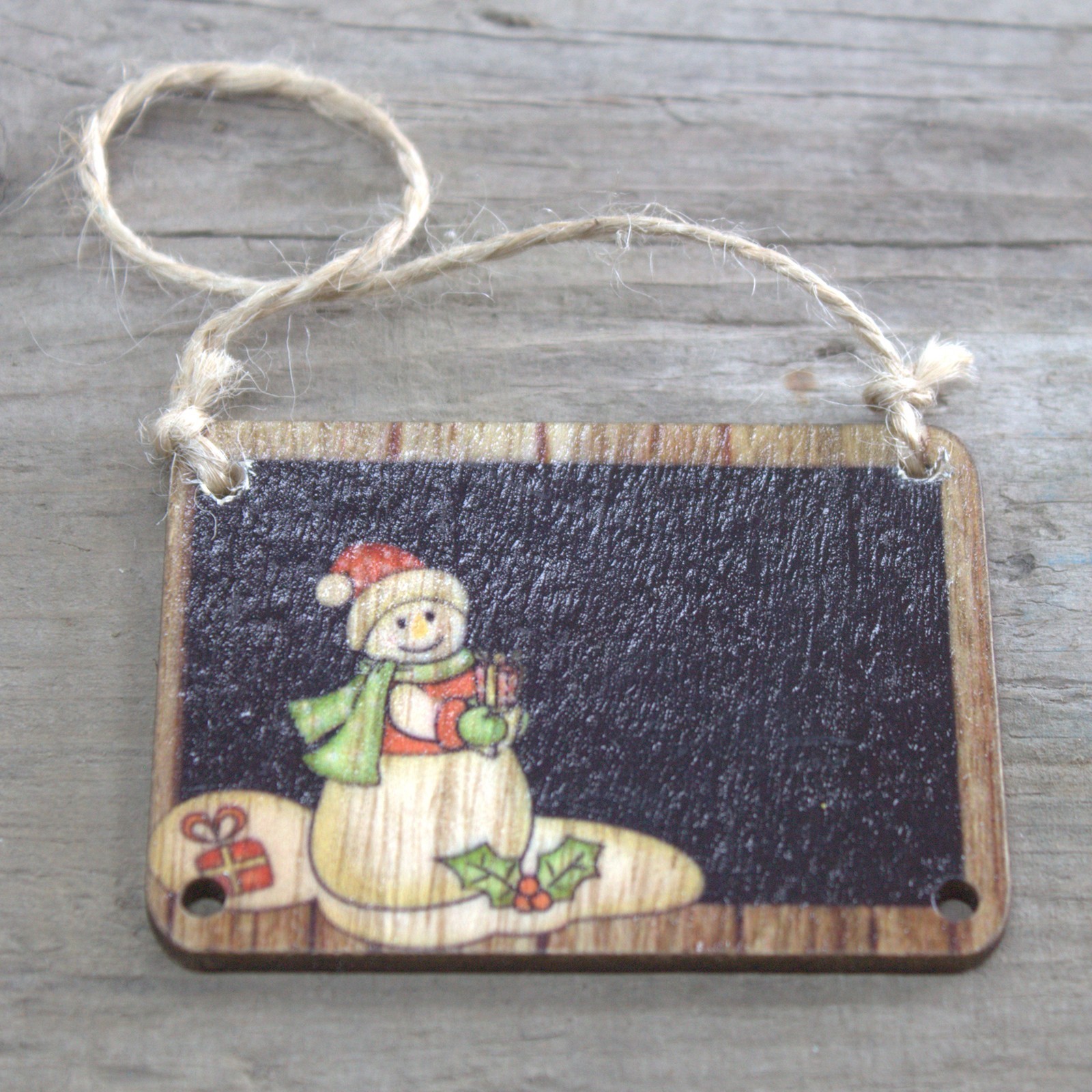 Vánoční ozdoba sněhulák s dárkem